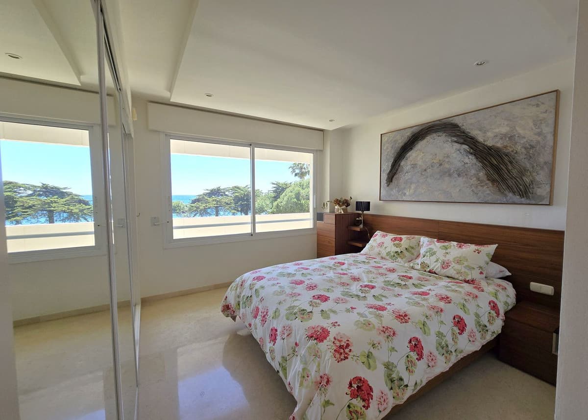 Middle Floor Apartment in Estepona — photo 8 of 10