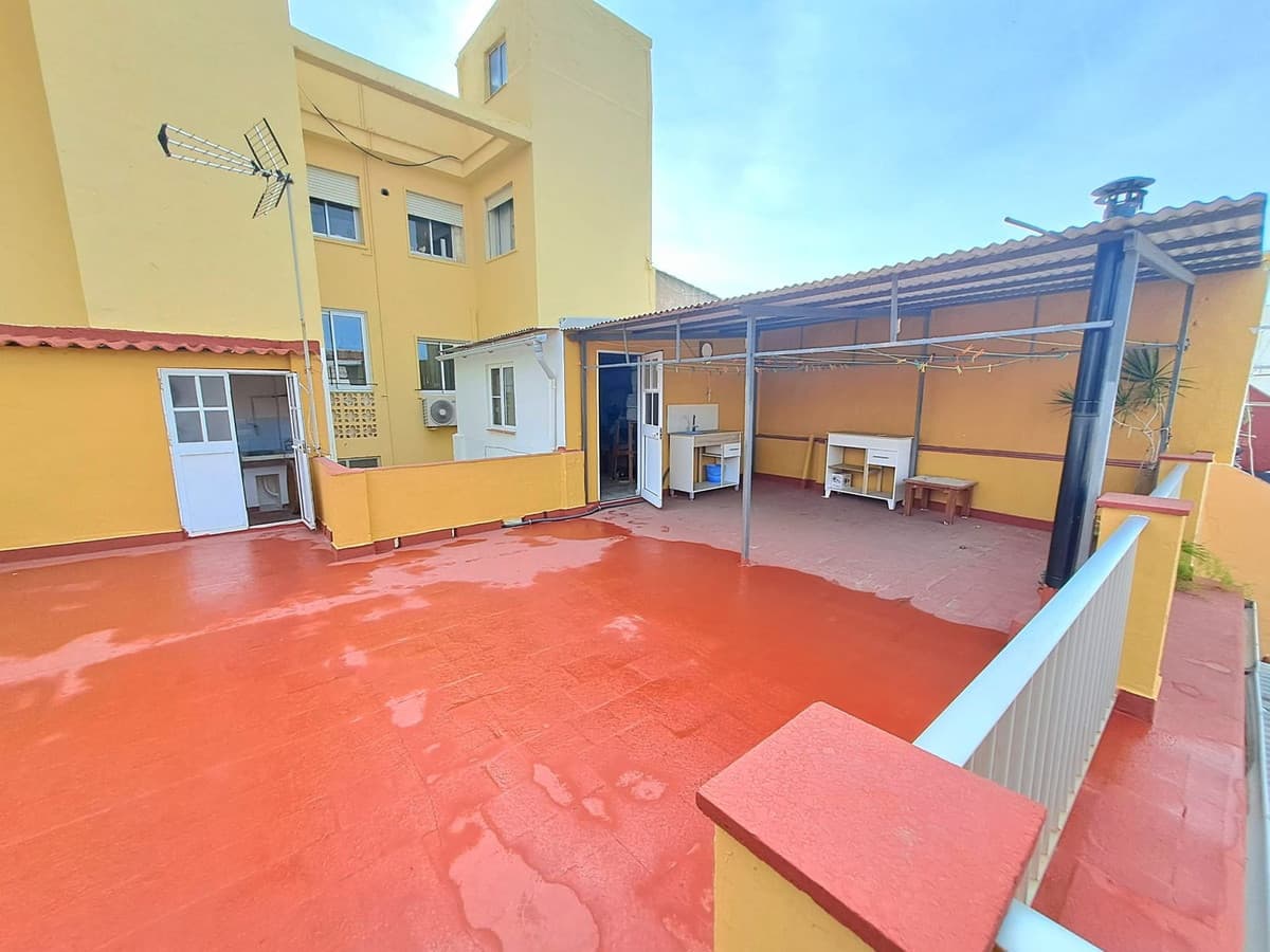 Middle Floor Apartment in Fuengirola — photo 1 of 10