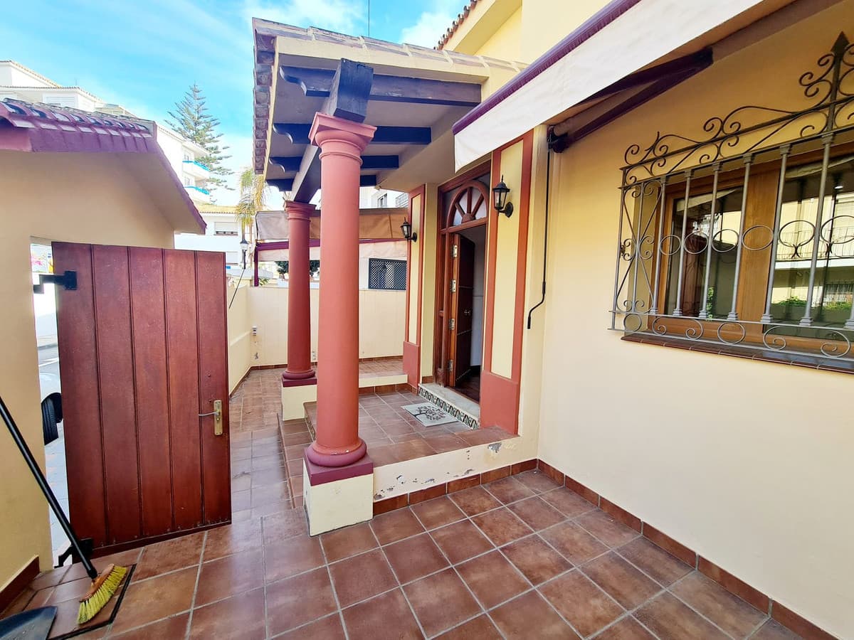Semi-Detached House in Fuengirola — photo 1 of 10