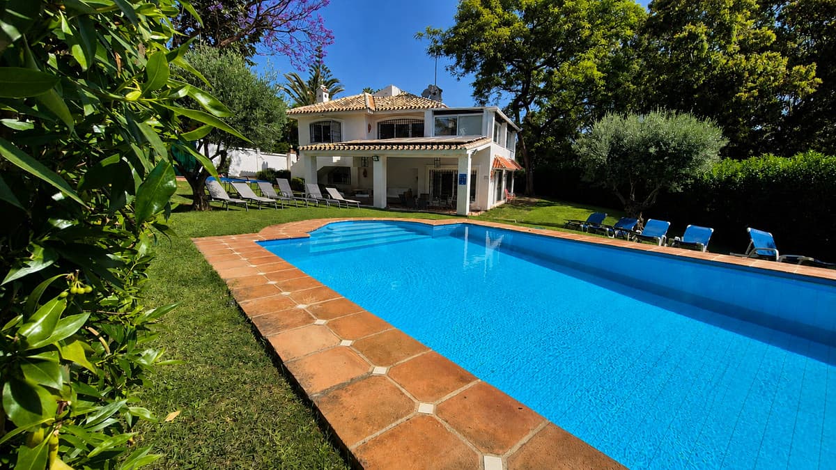 Detached Villa in Elviria — photo 1 of 10