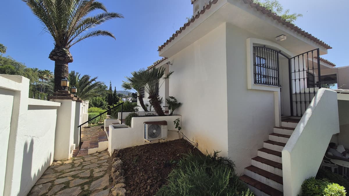 Detached Villa in Elviria — photo 9 of 10