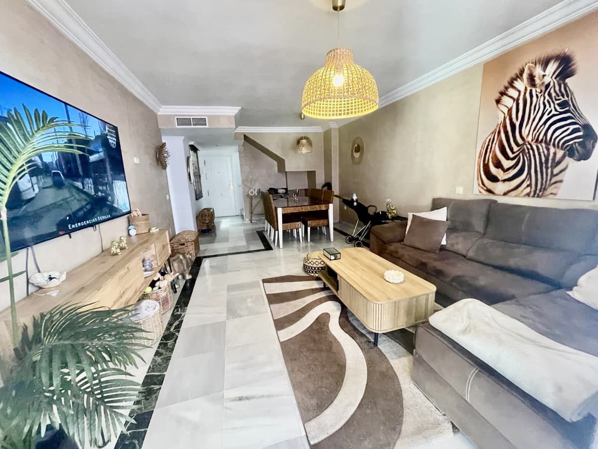 Middle Floor Apartment in The Golden Mile — photo 2 of 10