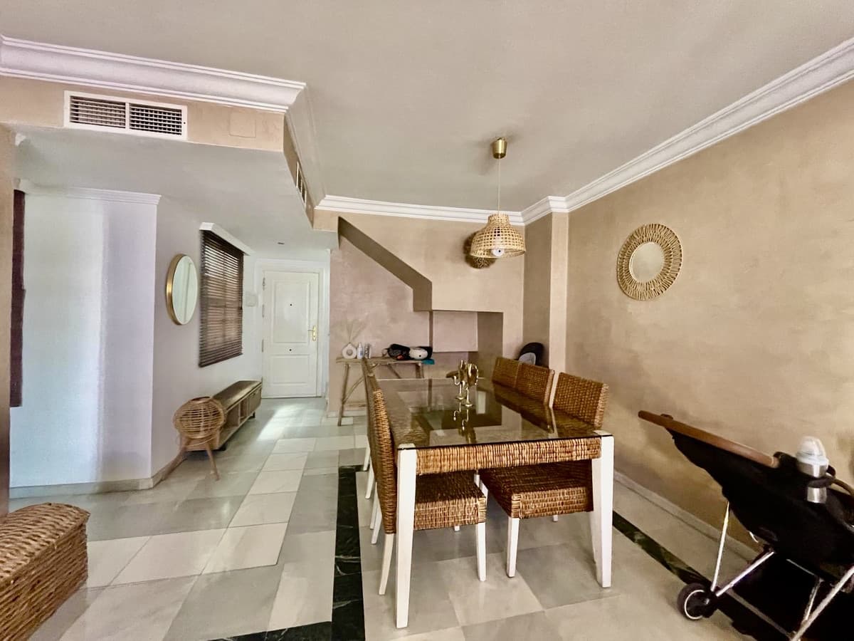 Middle Floor Apartment in The Golden Mile — photo 3 of 10