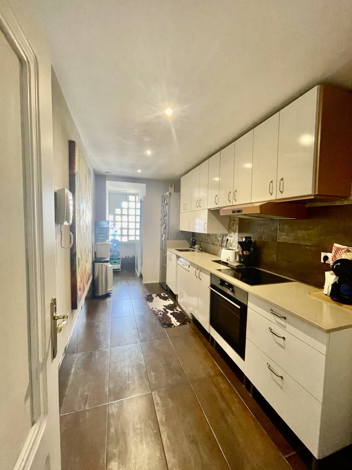 Middle Floor Apartment in The Golden Mile — photo 5 of 10