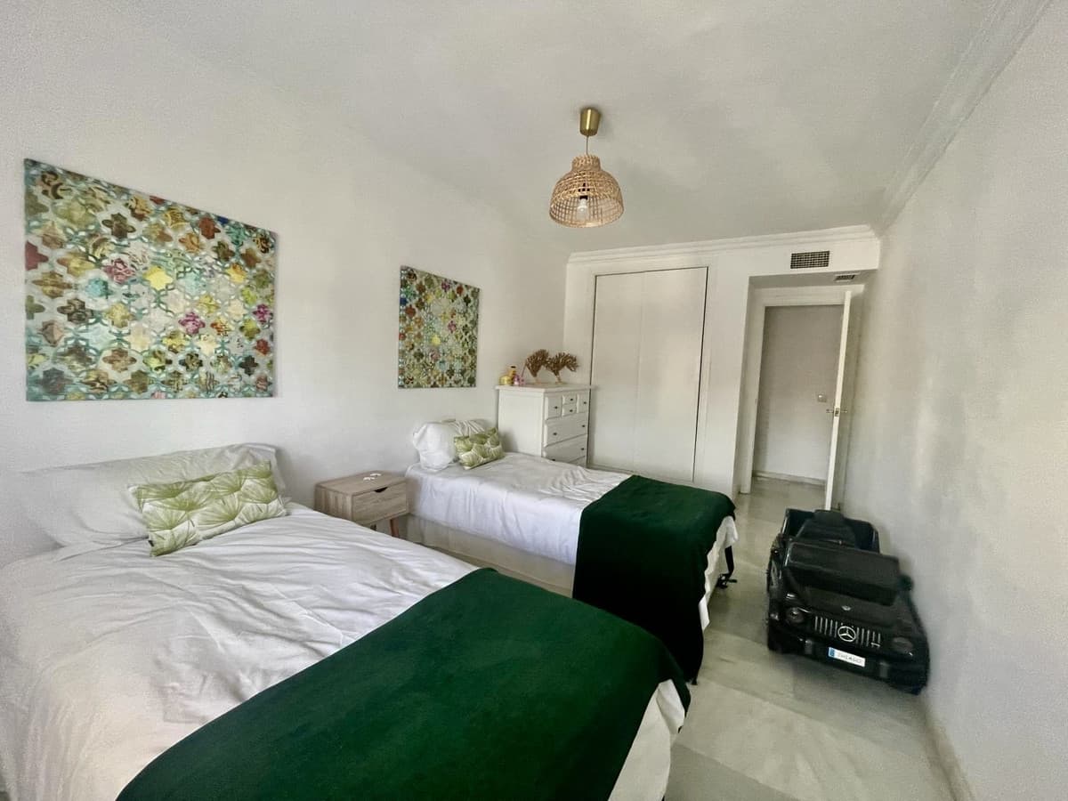 Middle Floor Apartment in The Golden Mile — photo 9 of 10
