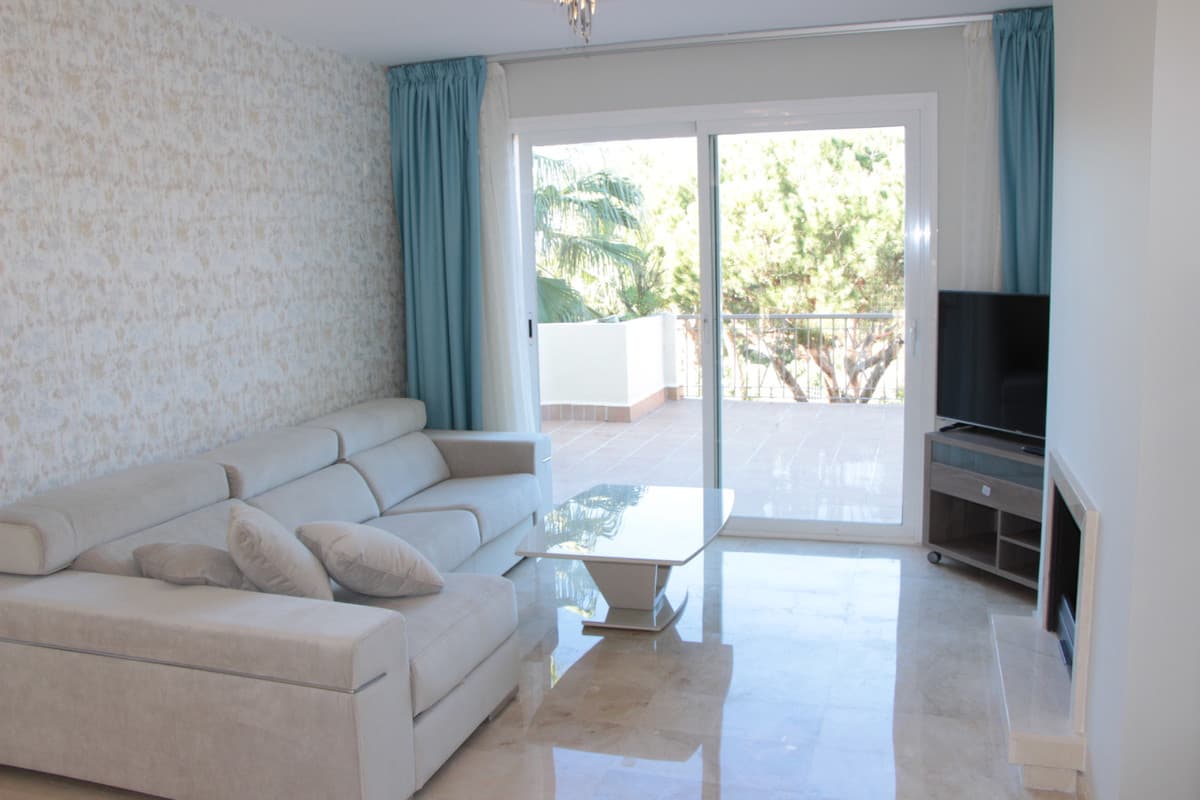 Middle Floor Apartment in Marbella — photo 1 of 10
