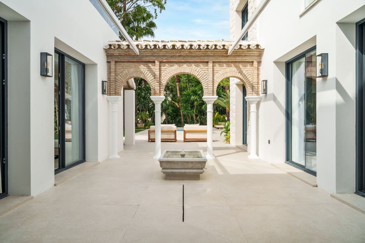 Detached Villa in Nueva Andalucía — photo 5 of 10