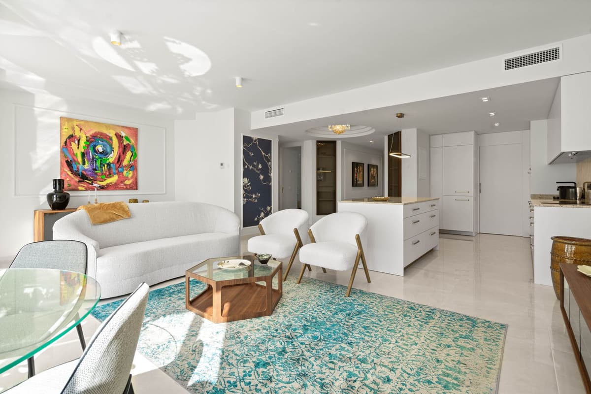 Middle Floor Apartment in New Golden Mile — photo 9 of 10