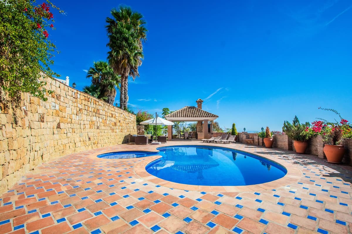 Detached Villa in La Mairena — photo 1 of 10