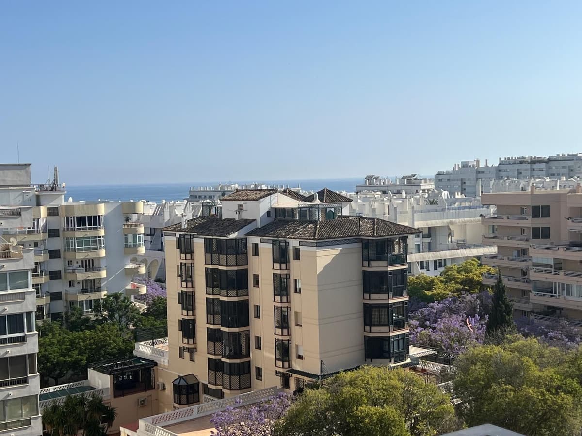 Middle Floor Apartment in Marbella — photo 2 of 10