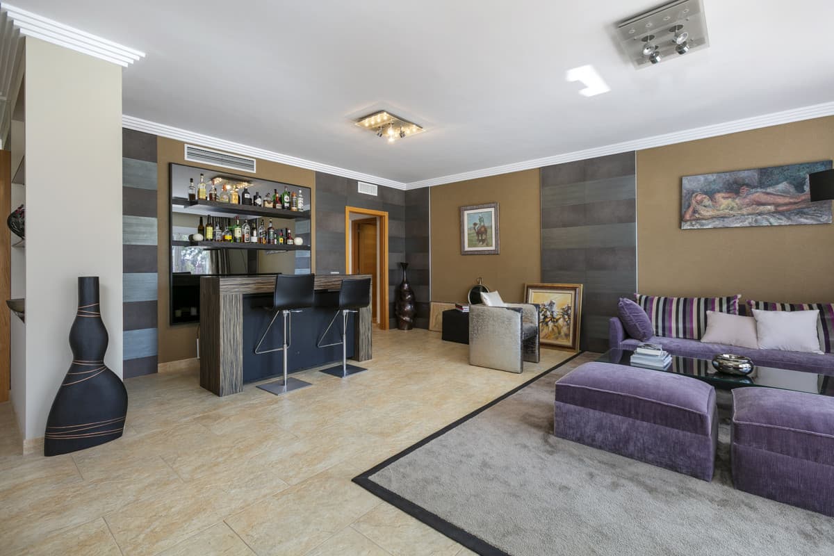Middle Floor Apartment in The Golden Mile — photo 6 of 10