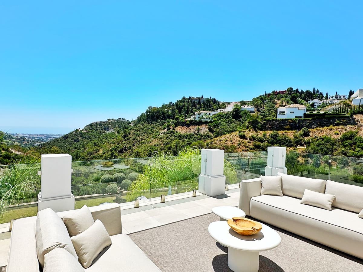 Detached Villa in El Madroñal — photo 1 of 10