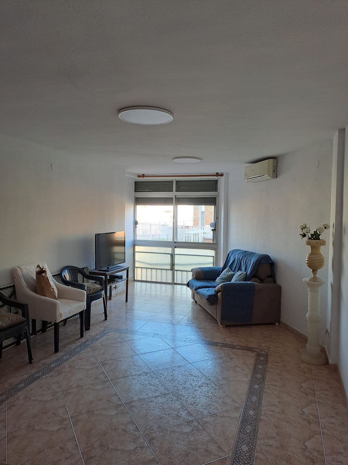 Middle Floor Apartment in Málaga Centro — photo 2 of 10