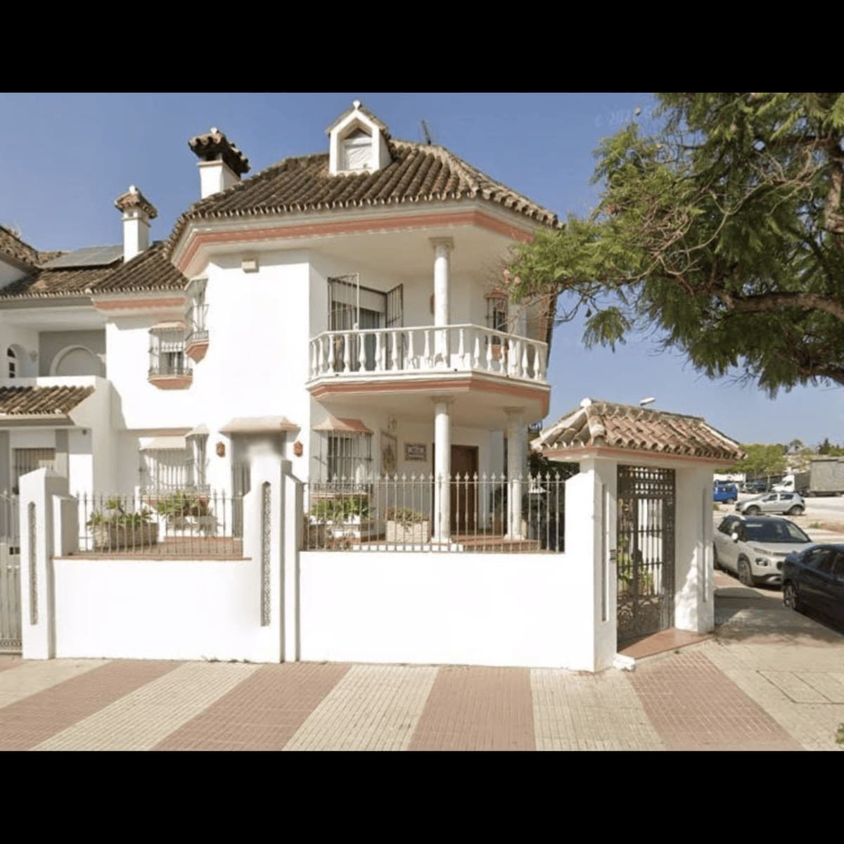 Semi-Detached House in San Pedro de Alcántara — photo 1 of 10