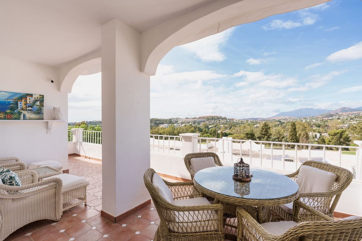 Townhouse in Nueva Andalucía — photo 1 of 10