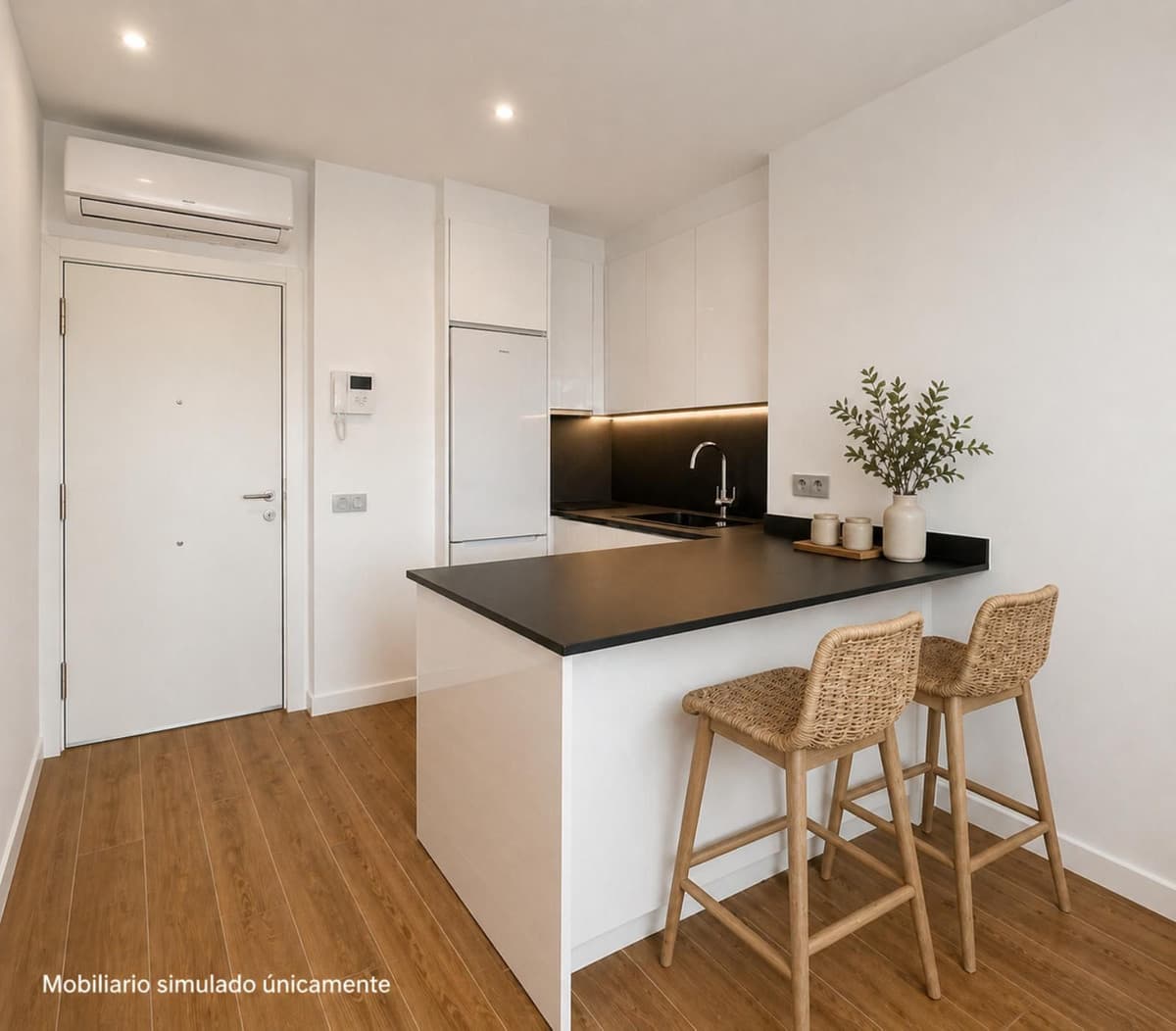 Middle Floor Apartment in Málaga Centro — photo 1 of 10