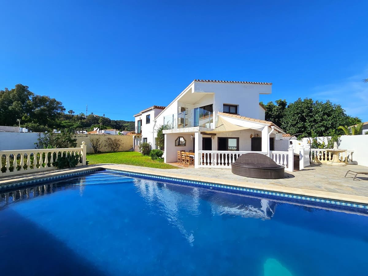 Detached Villa in Estepona — photo 1 of 10