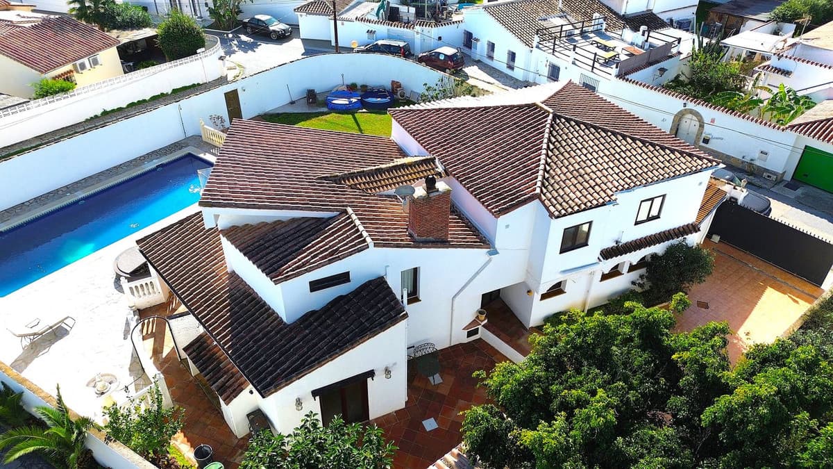 Detached Villa in Estepona — photo 4 of 10