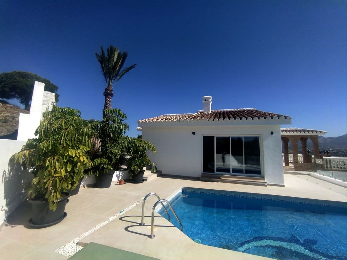 Detached Villa in Cerros del Aguila — photo 2 of 10