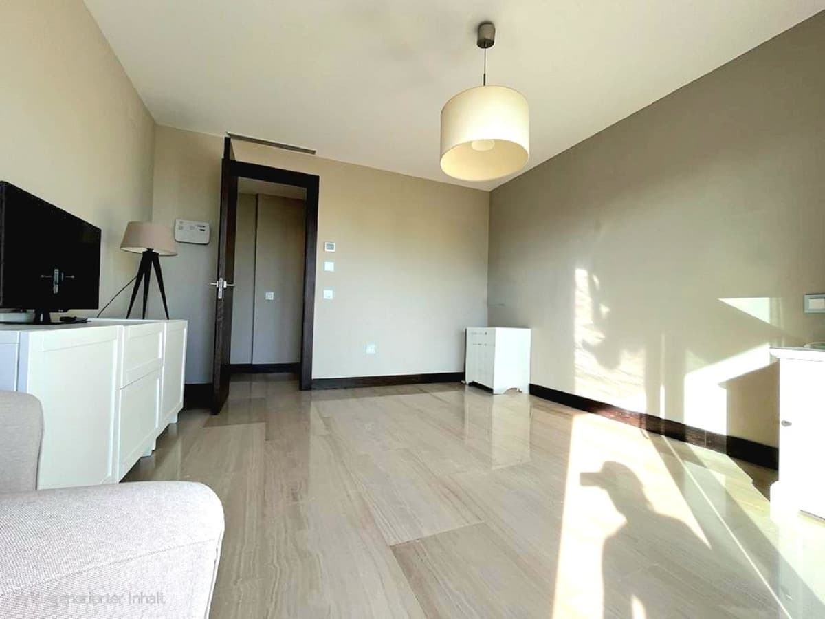 Middle Floor Apartment in Benahavís — photo 10 of 10