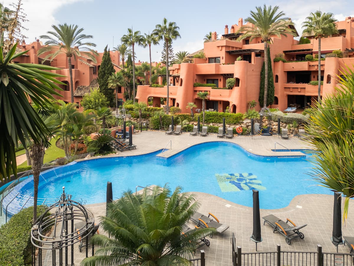 Middle Floor Apartment in Estepona — photo 2 of 10