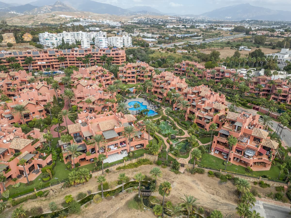Middle Floor Apartment in Estepona — photo 8 of 10