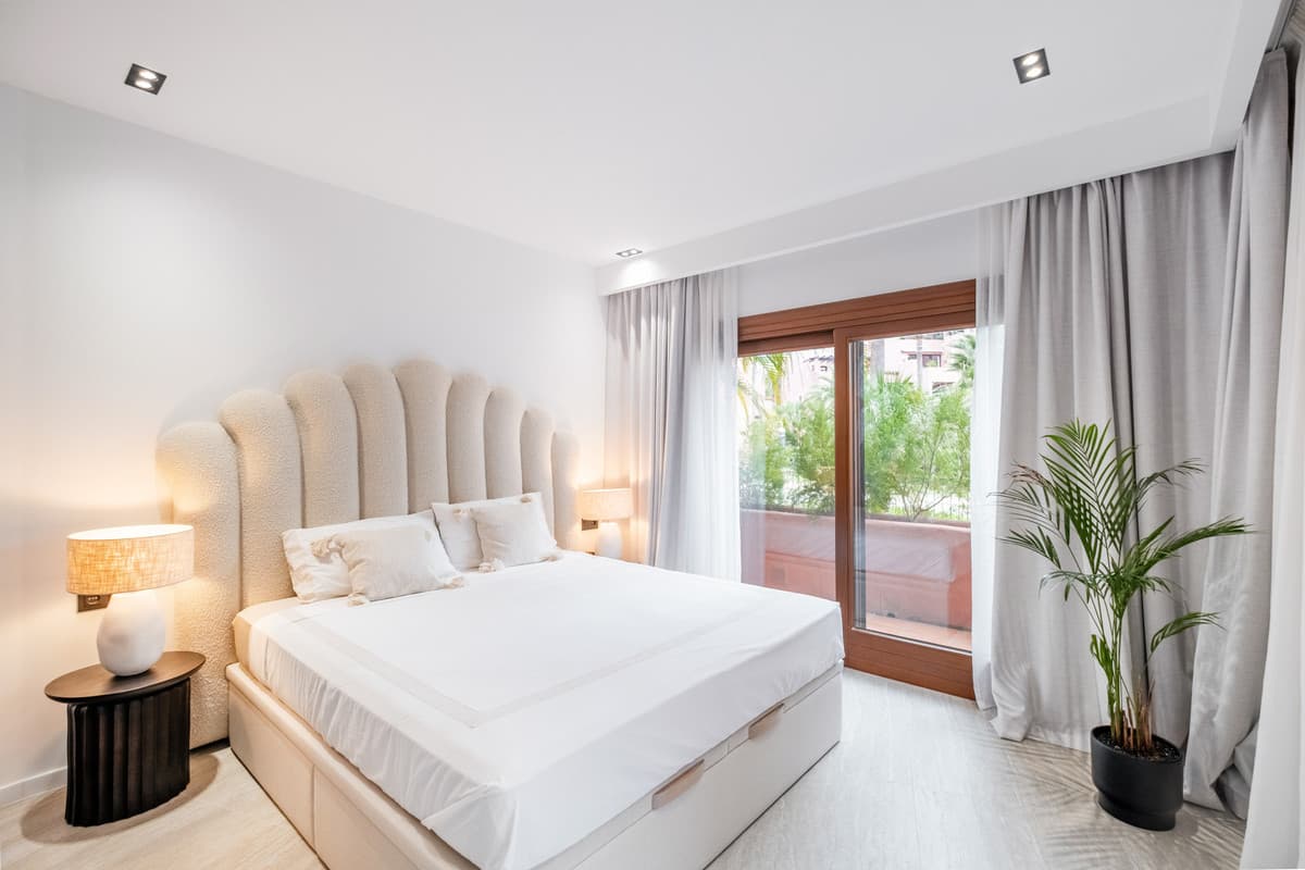Middle Floor Apartment in Estepona — photo 9 of 10