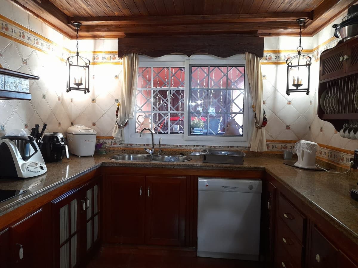 Townhouse in Las Lagunas — photo 5 of 10