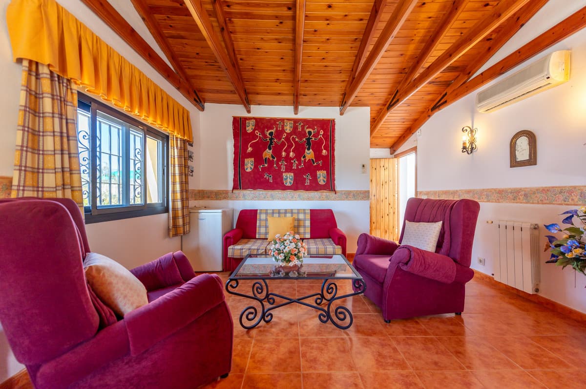 Detached Villa in Las Chapas — photo 3 of 10
