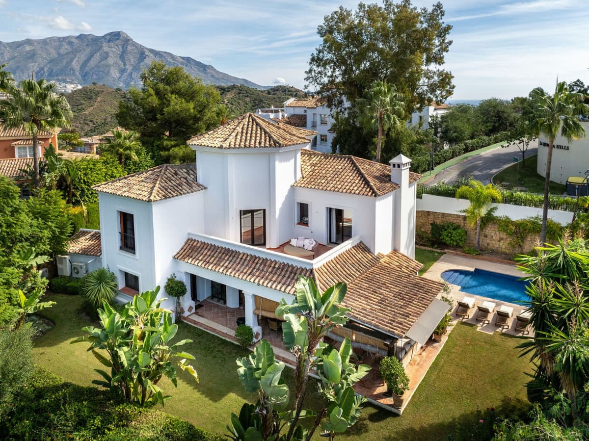 Detached Villa in La Quinta — photo 1 of 10