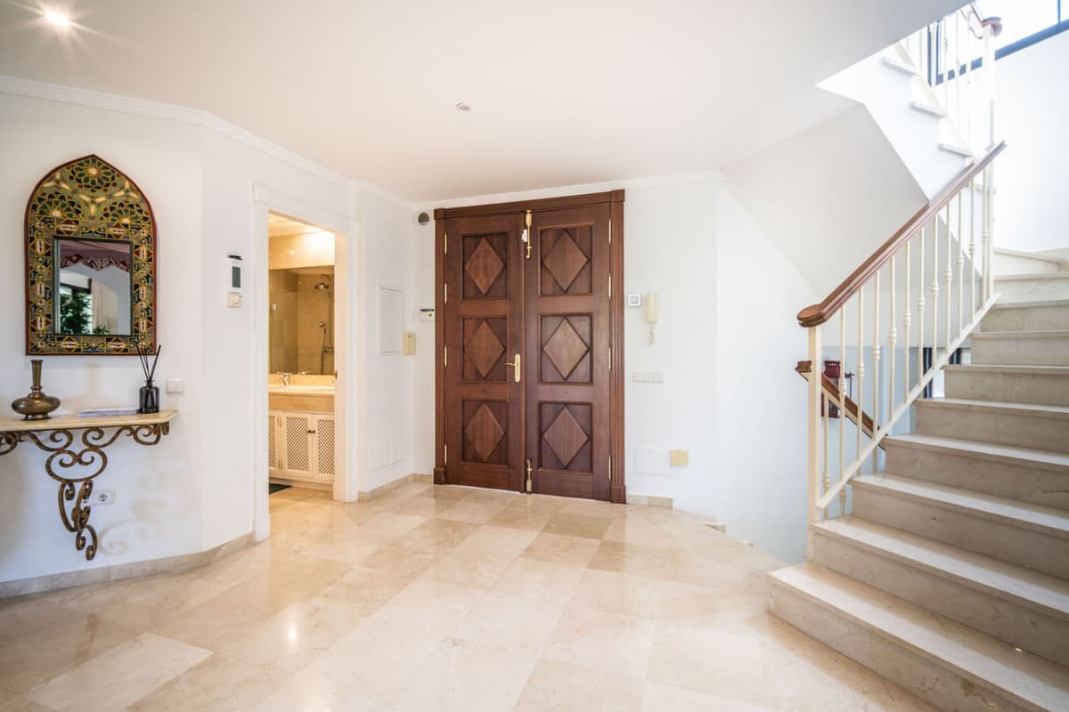 Detached Villa in La Quinta — photo 8 of 10