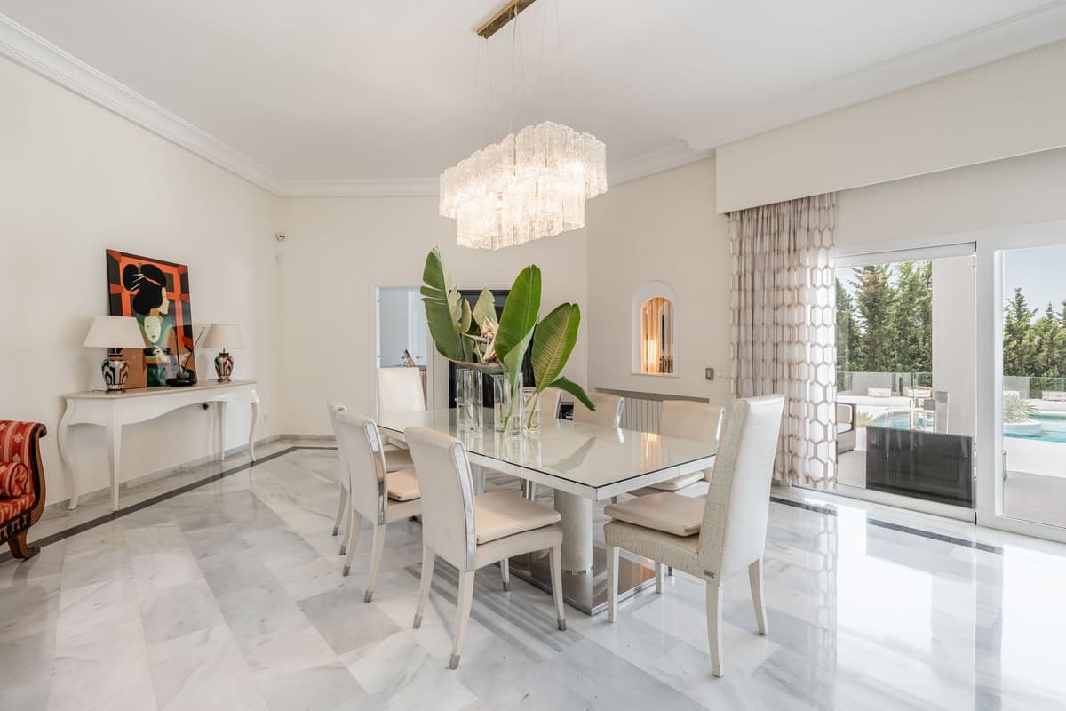 Detached Villa in El Paraiso — photo 6 of 10