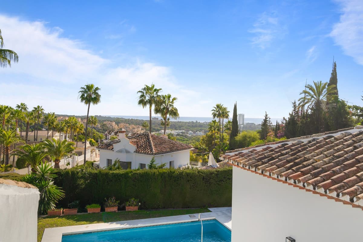 Detached Villa in Elviria — photo 2 of 10