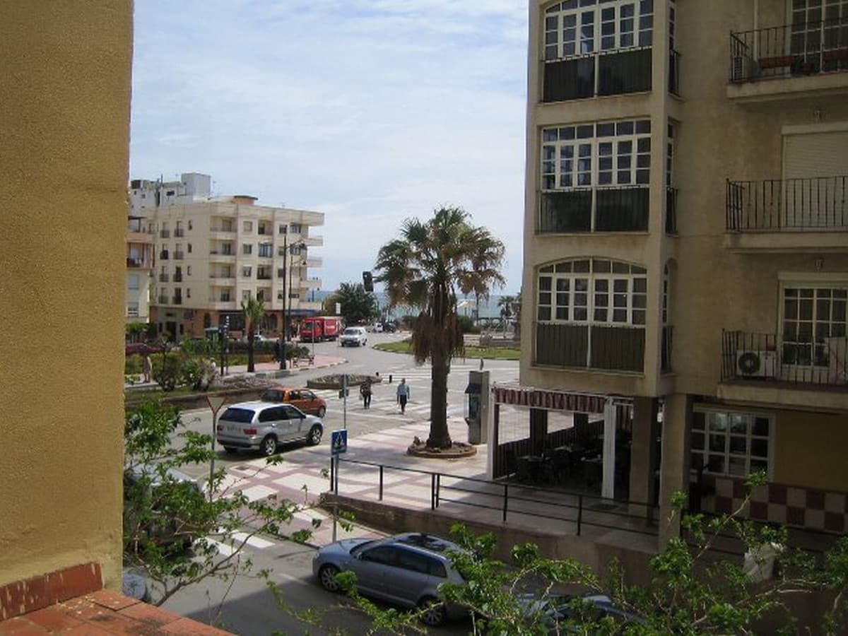 Middle Floor Apartment in Estepona — photo 6 of 10