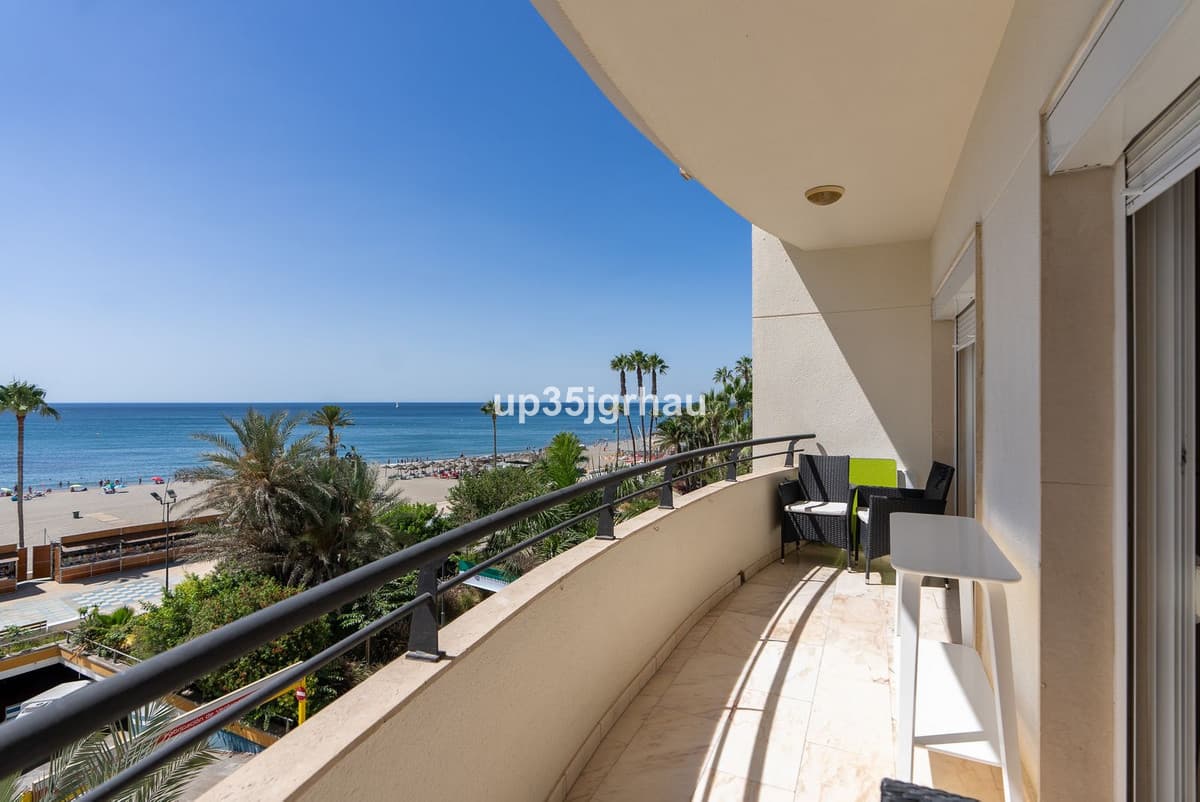 Middle Floor Apartment in Estepona — photo 1 of 10