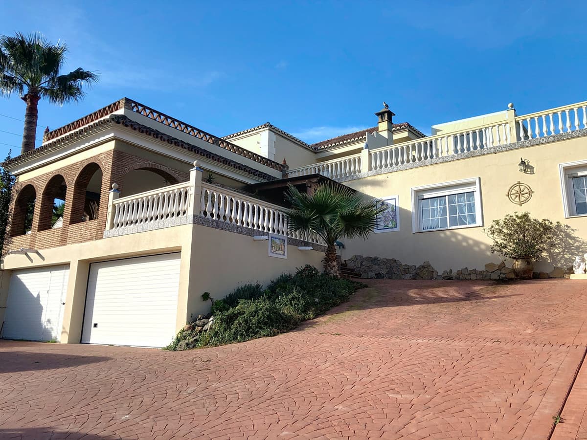 Detached Villa in Estepona — photo 5 of 10