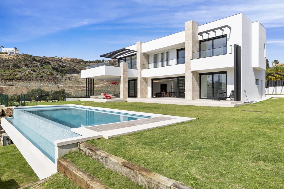 Detached Villa in Benahavís — photo 1 of 10