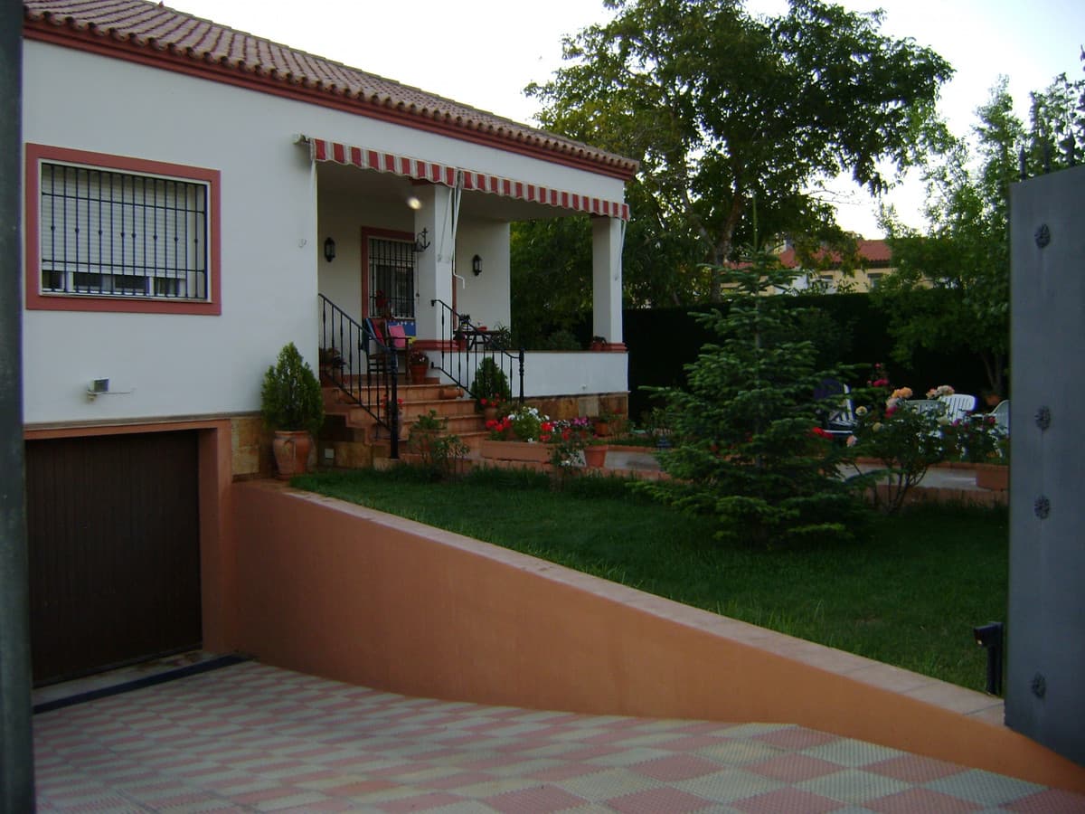 Detached Villa in Cuevas del Becerro — photo 2 of 10