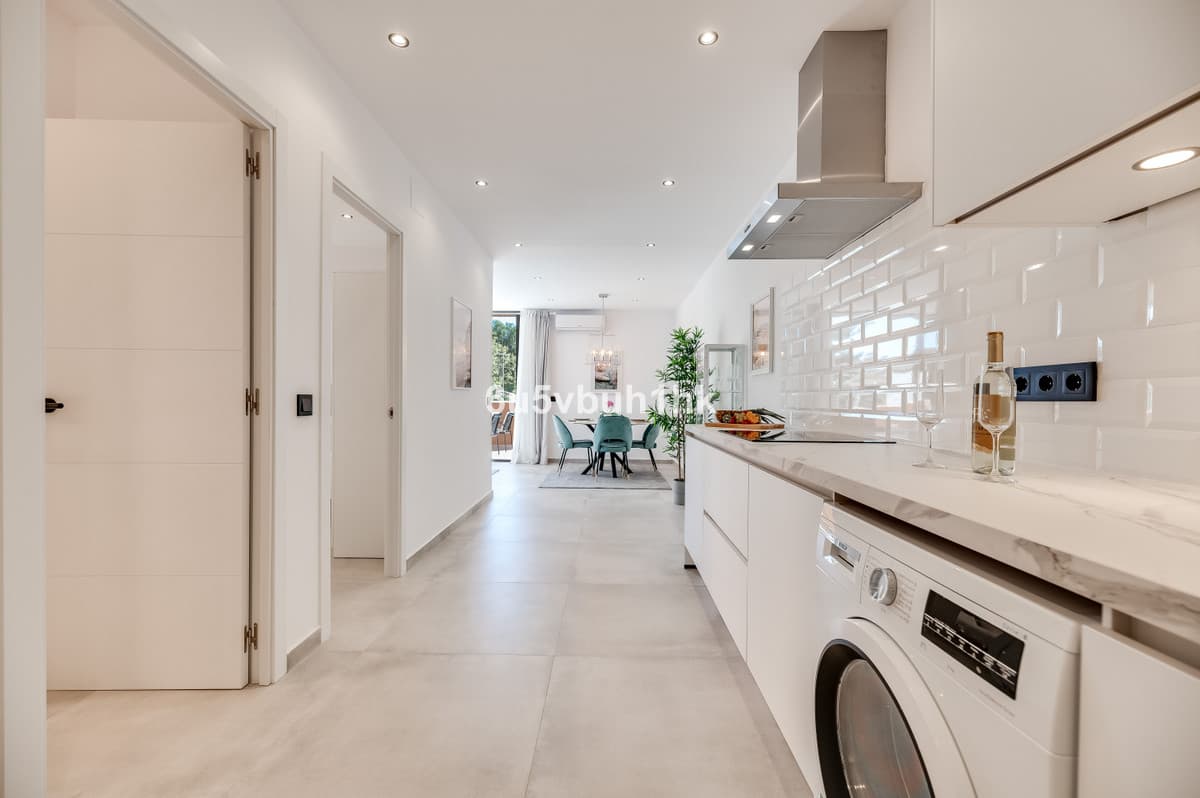 Middle Floor Apartment in Estepona — photo 5 of 10