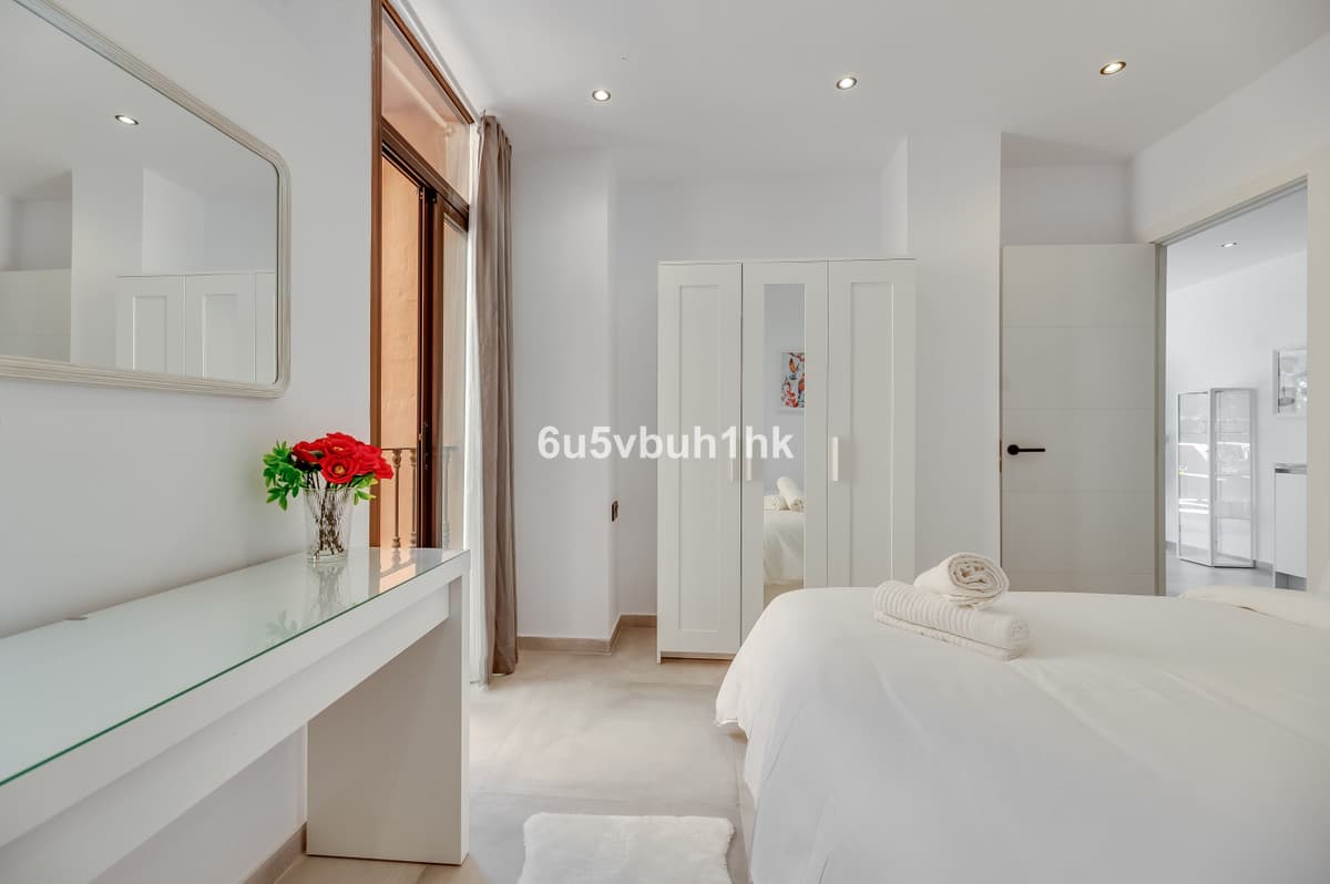 Middle Floor Apartment in Estepona — photo 8 of 10