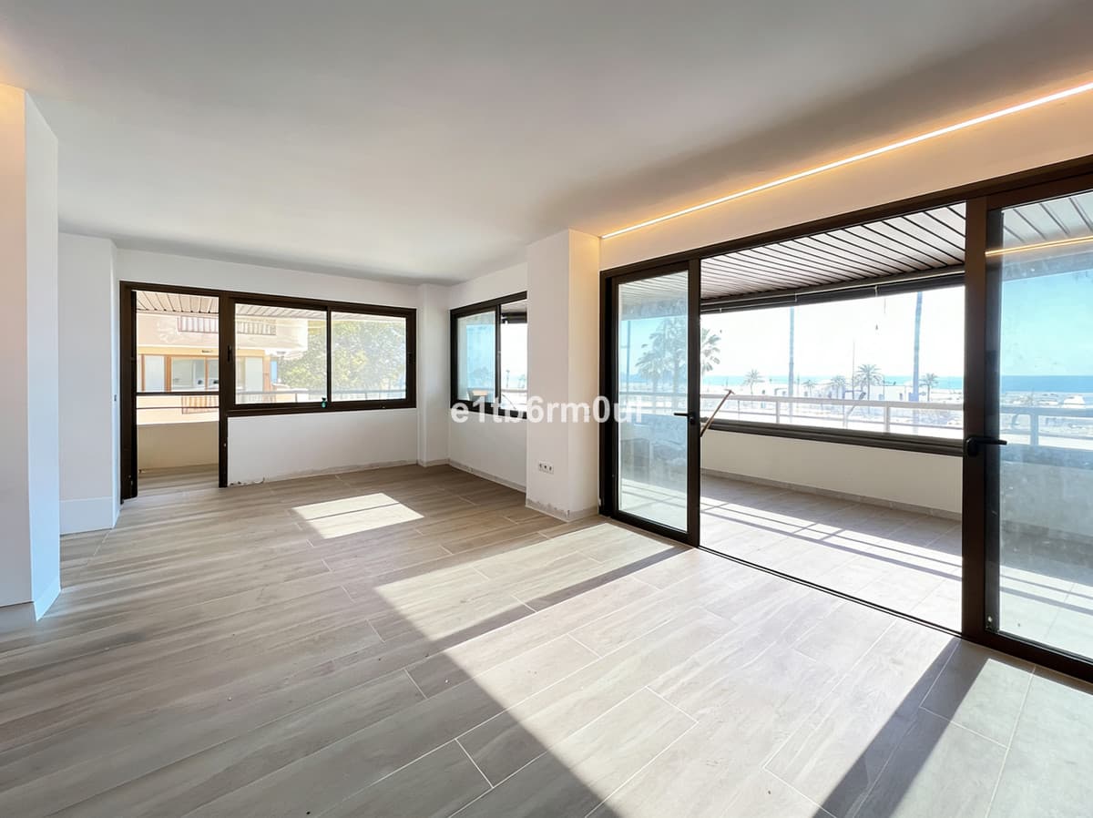 Middle Floor Apartment in Marbella — photo 3 of 10