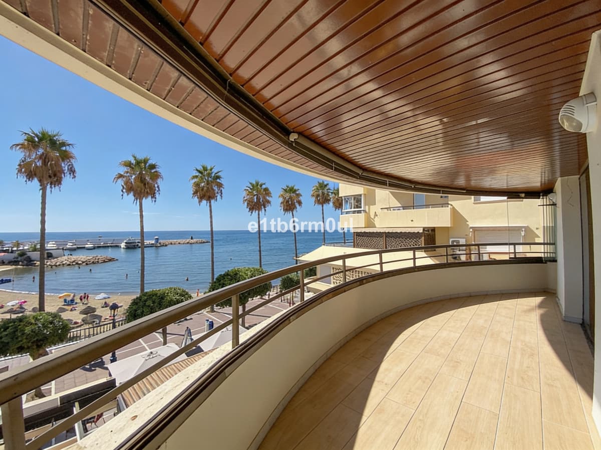 Middle Floor Apartment in Marbella — photo 4 of 10