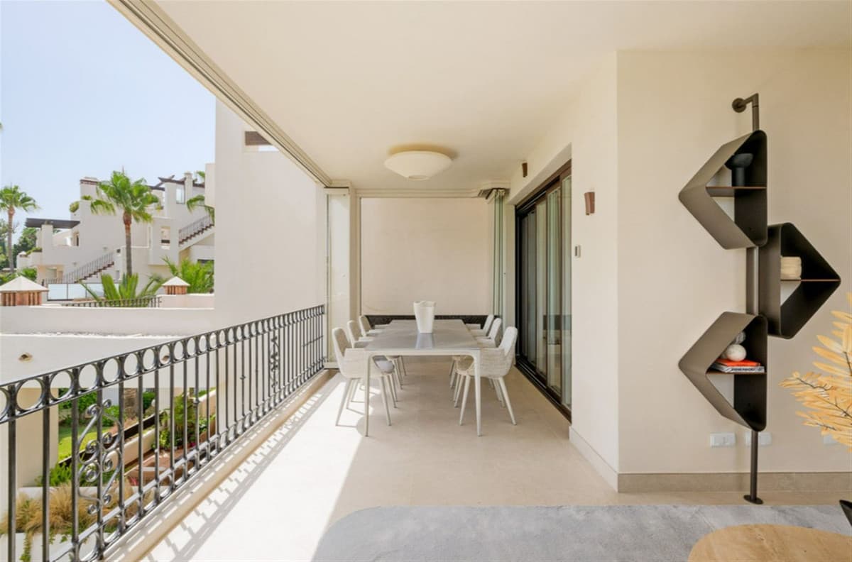 Middle Floor Apartment in New Golden Mile — photo 4 of 10