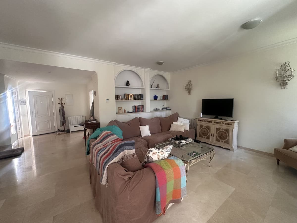 Townhouse in Aloha — photo 8 of 10