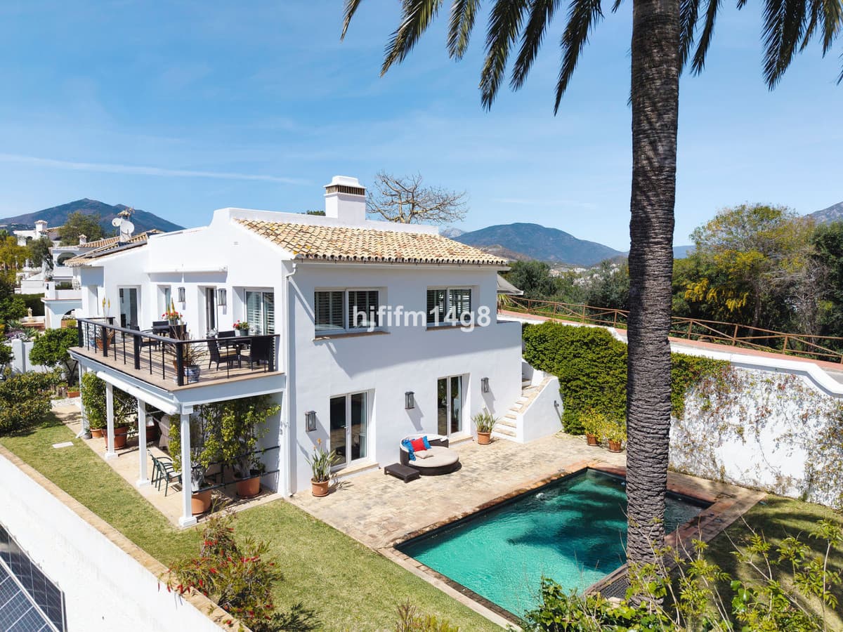 Detached Villa in Nueva Andalucía — photo 5 of 10