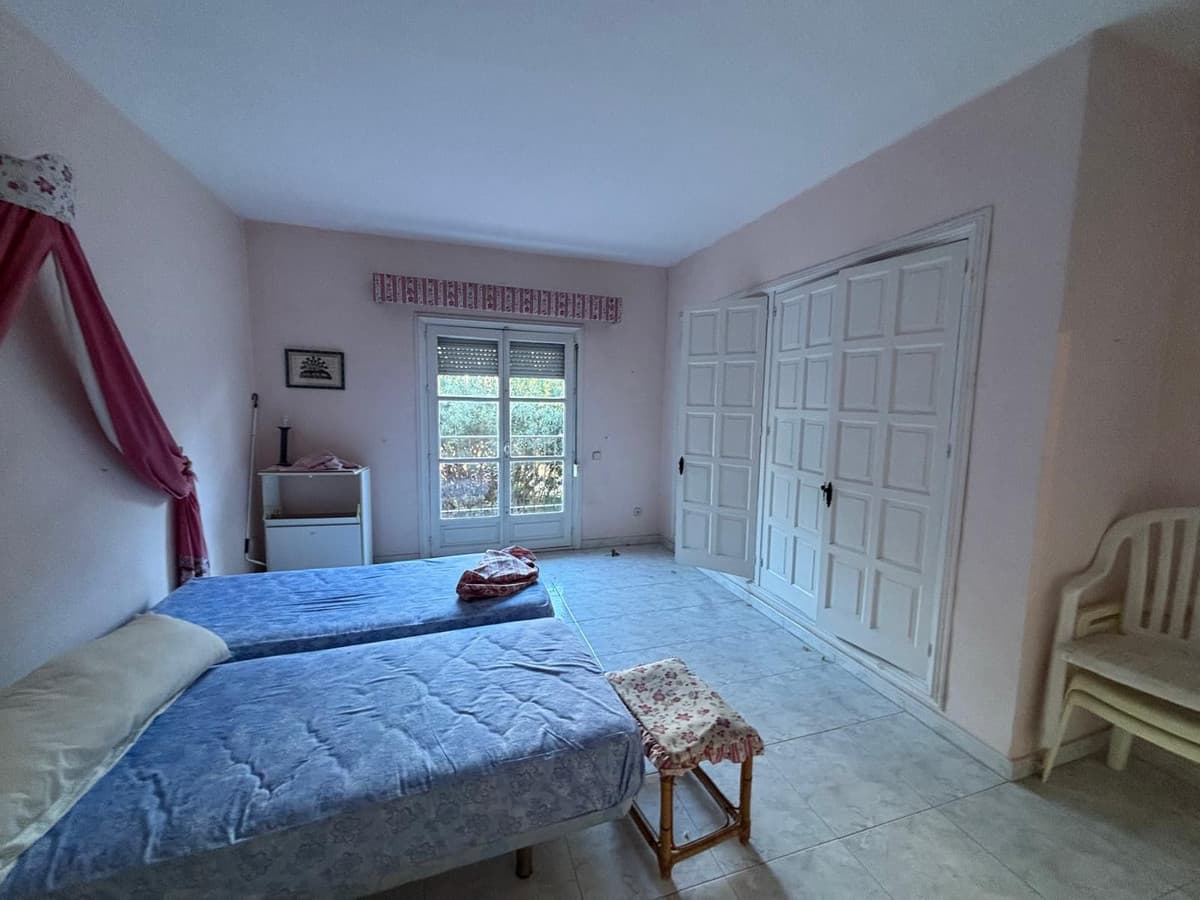 Middle Floor Apartment in Nueva Andalucía — photo 3 of 10