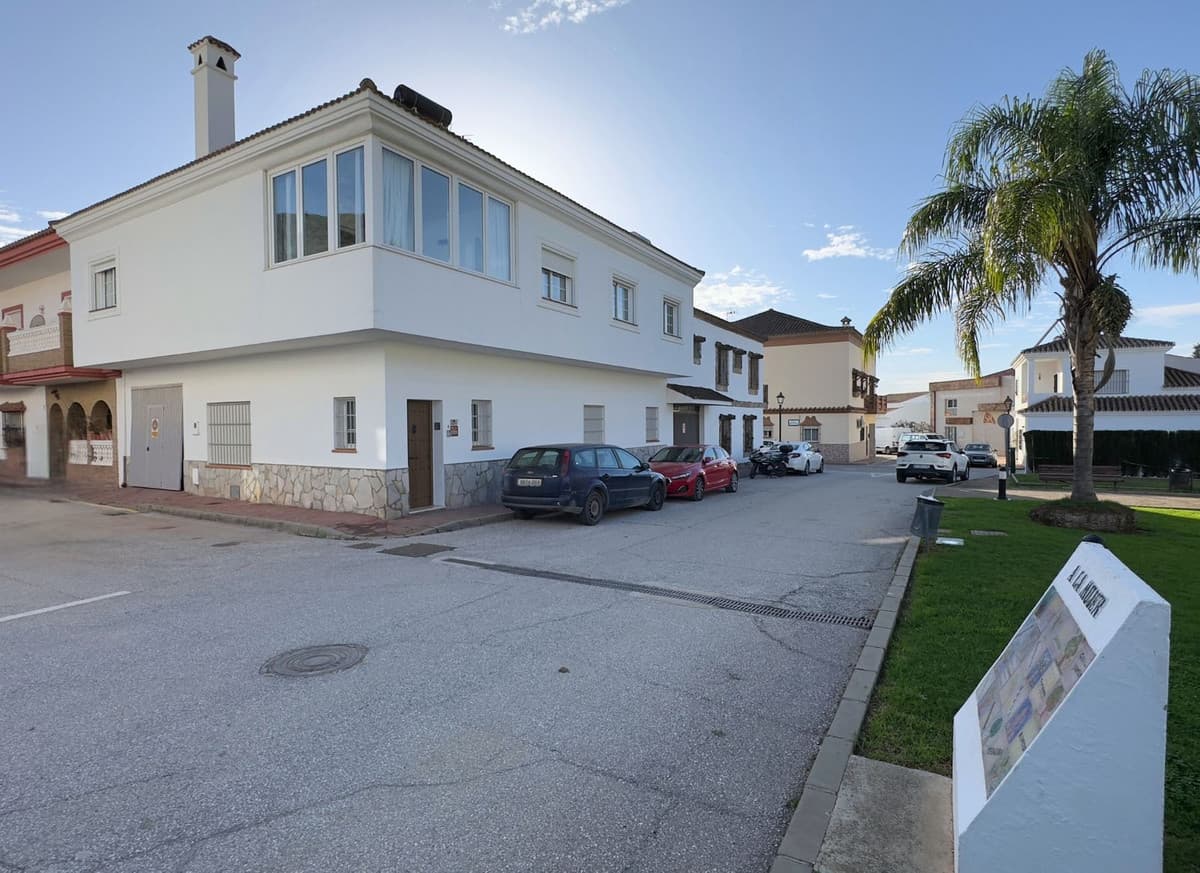 Detached Villa in Casares Pueblo — photo 1 of 10
