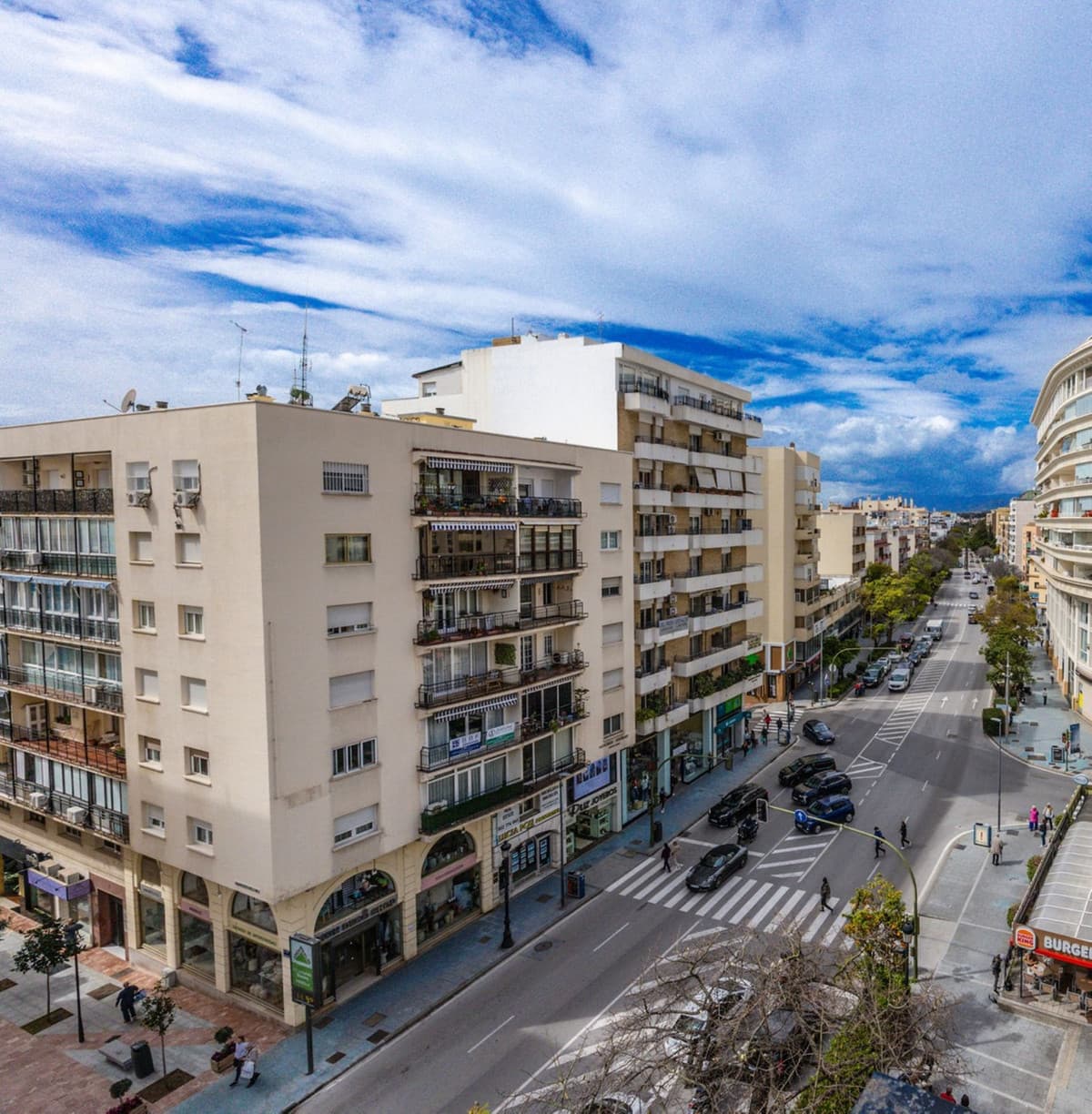 Middle Floor Apartment in Marbella — photo 1 of 10