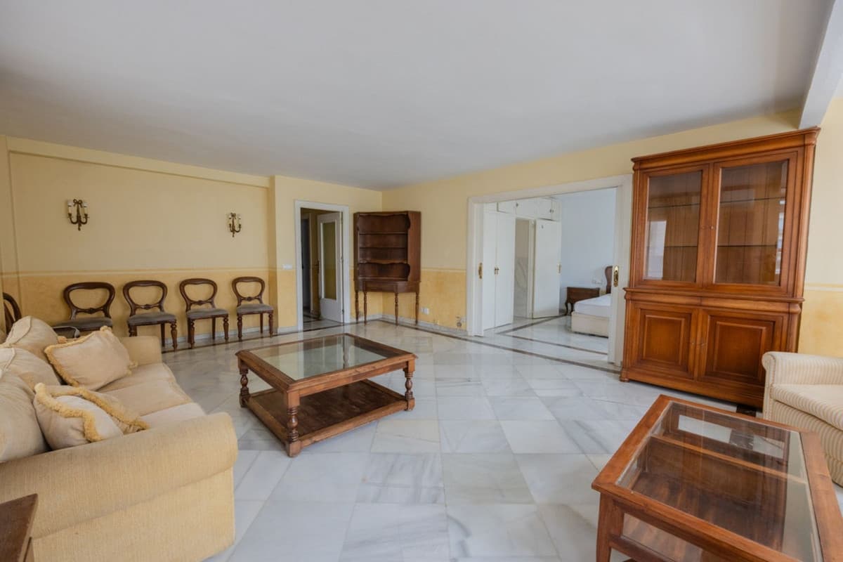 Middle Floor Apartment in Marbella — photo 6 of 10