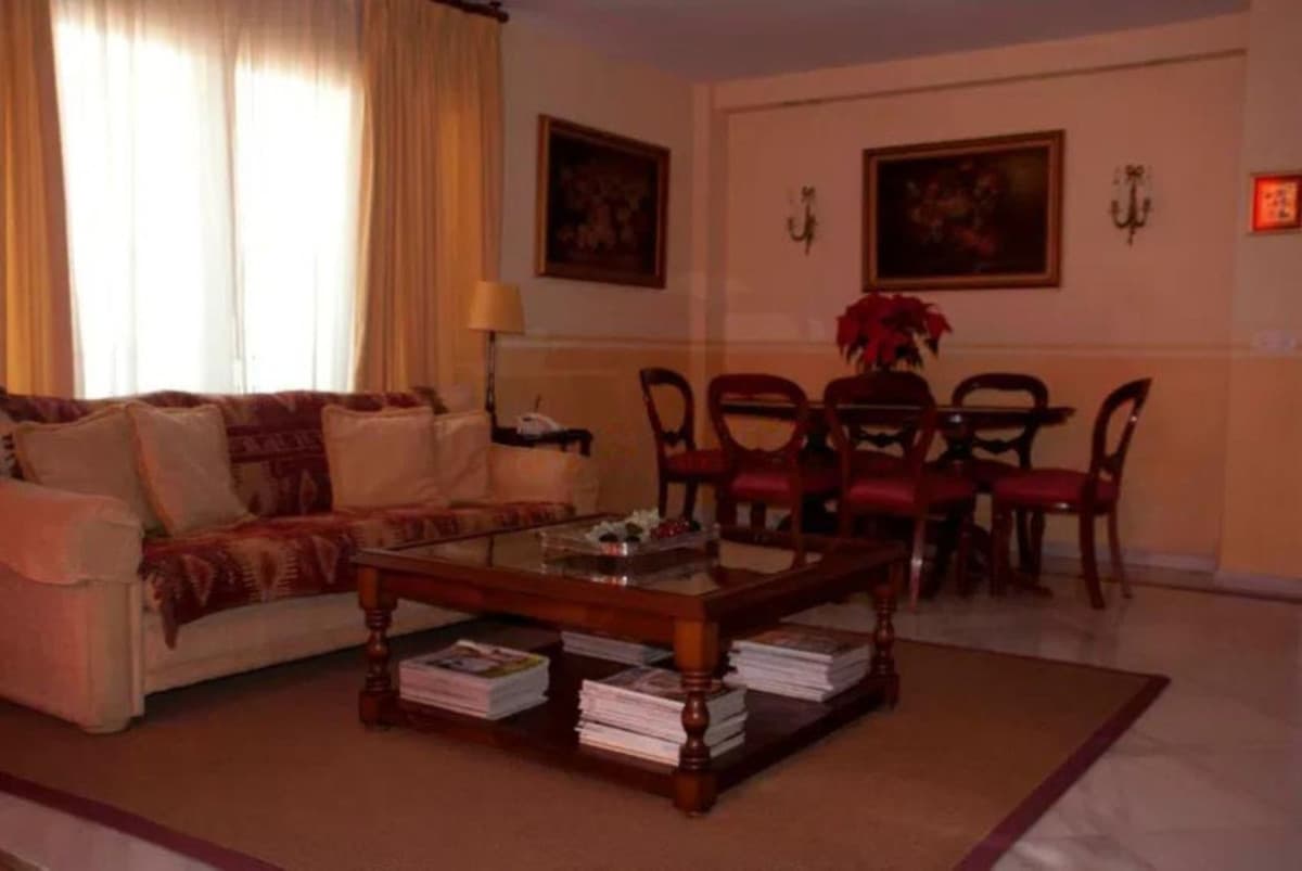 Middle Floor Apartment in Marbella — photo 9 of 10